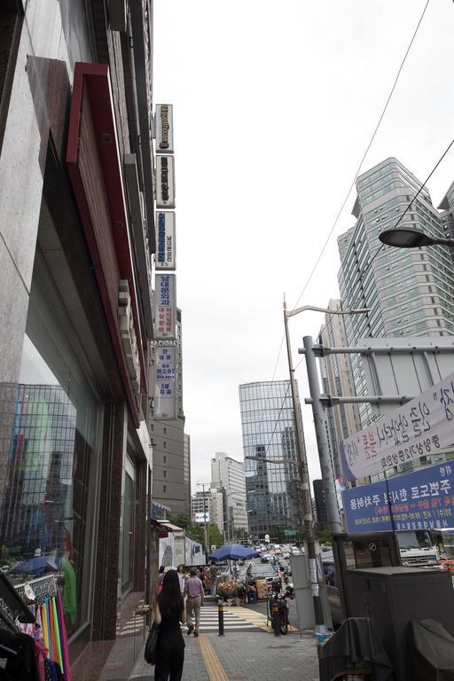 24 Guesthouse Myeongdong Town Сеул Екстер'єр фото