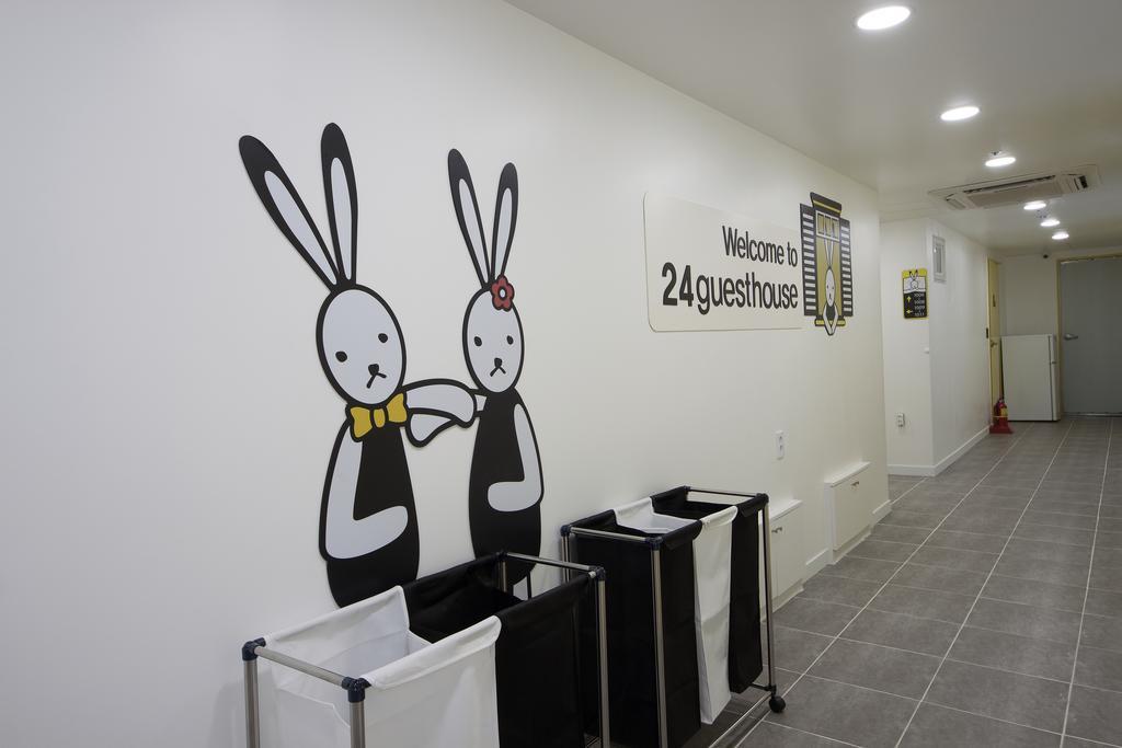 24 Guesthouse Myeongdong Town Сеул Екстер'єр фото
